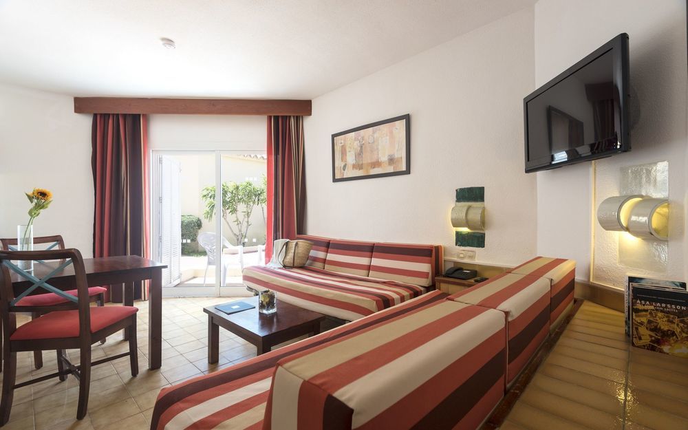 Marinda Garden Aparthotel Cala'N Bosch  Extérieur photo